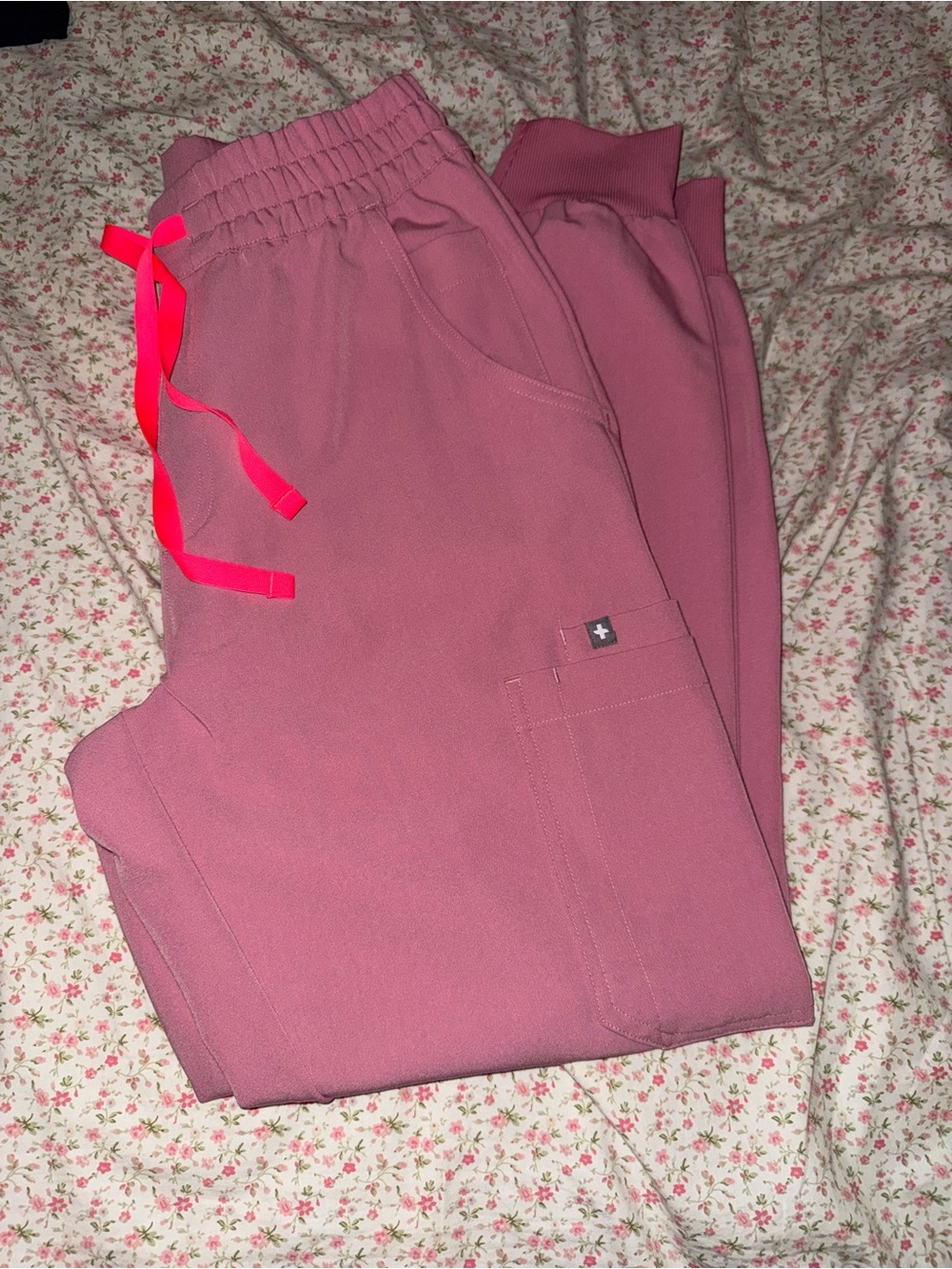 Figs Chalk Pink Scrub Set - Picture 6 of 8